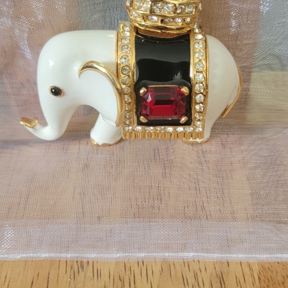 Rare Vintage Large Ciner Elephant Brooch Signed - Picture 7 of 7